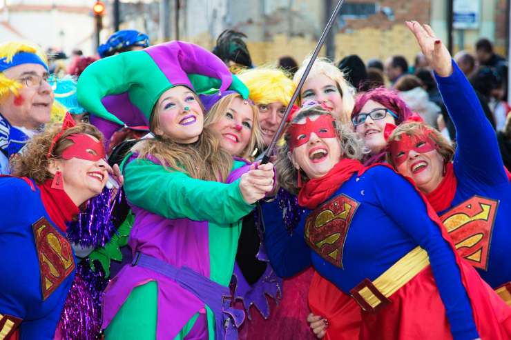 Martedì e giovedì grasso sono due tradizioni che rappresentano il Carnevale anche in Italia