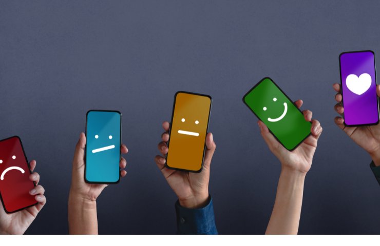 smartphone con schermi colorati ed espressioni tristi e felici
