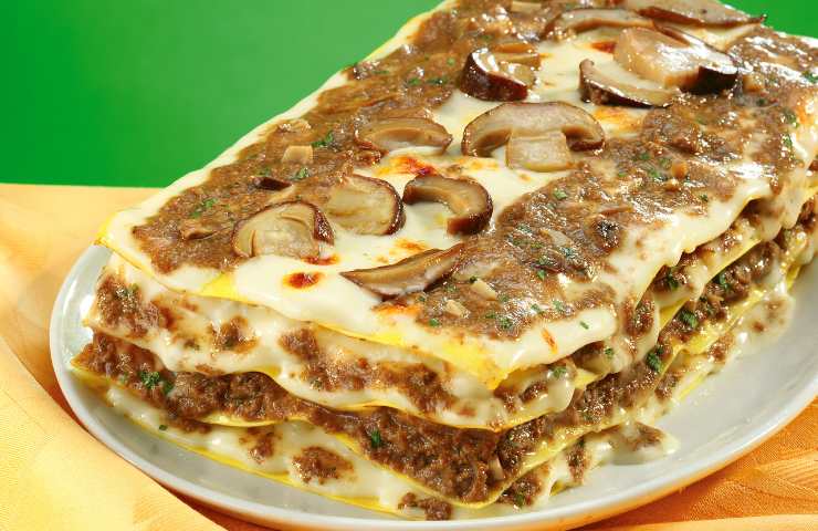 Lasagna con funghi e salsiccia