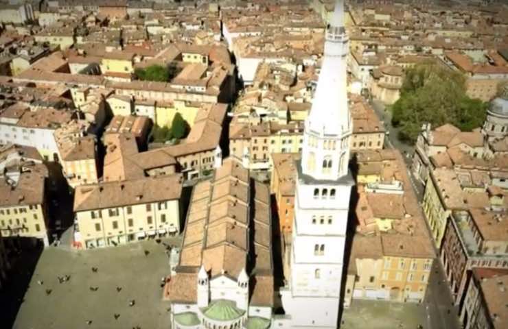 Vista dall'alto della piazza centrale di Mantova 