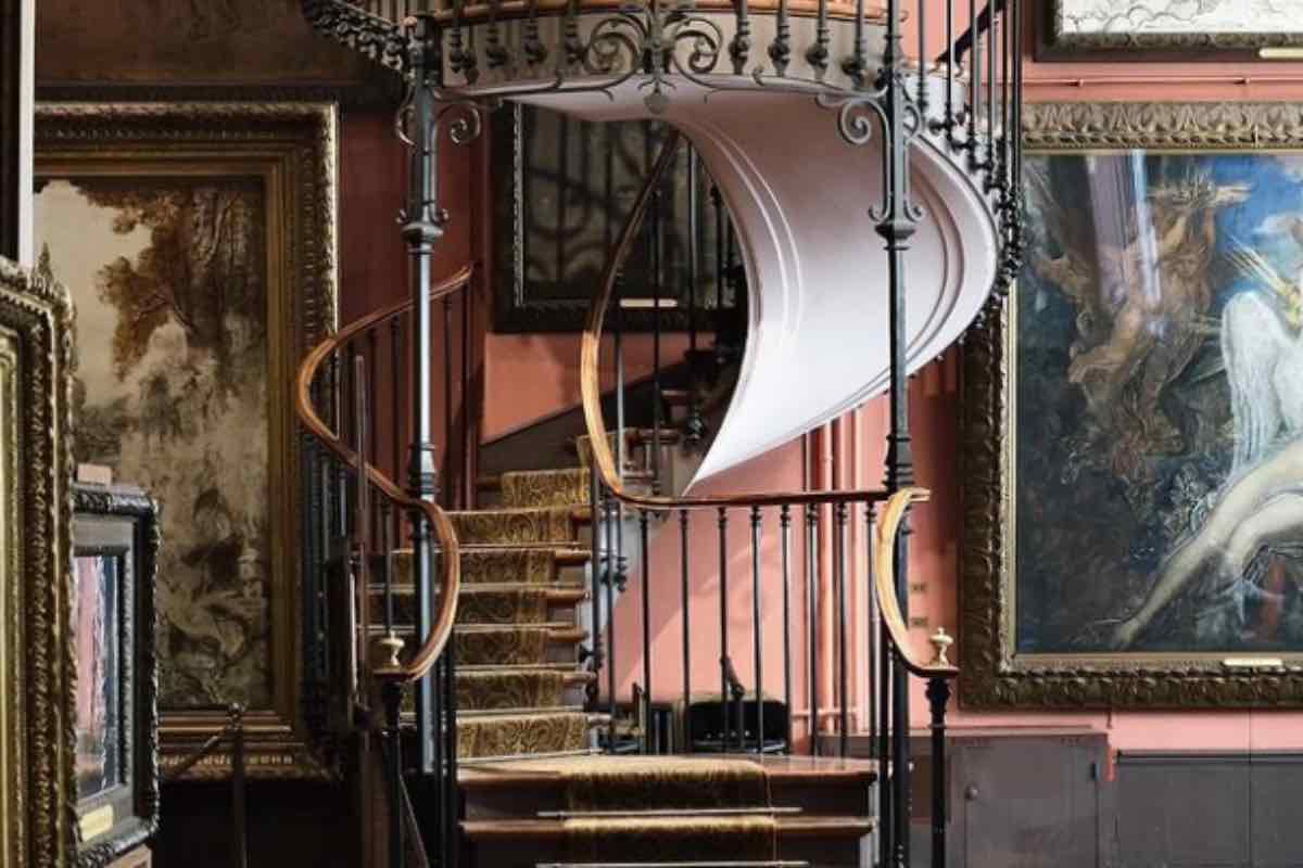 La scala a chiocciola della storica casa di Gustave Moreau