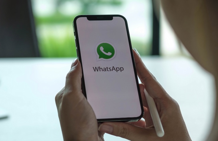 Icona di Whatsapp su sfondo bianco 
