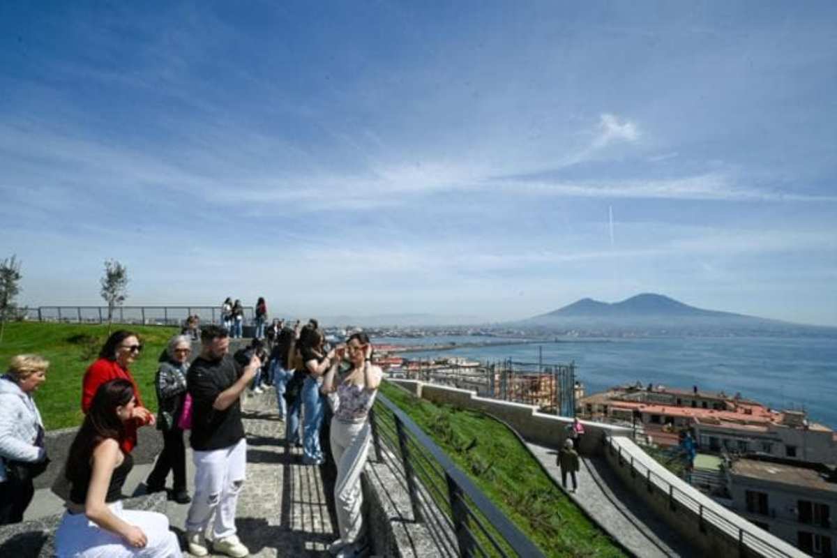 Monte Echia Napoli ascensore panorama spettacolo