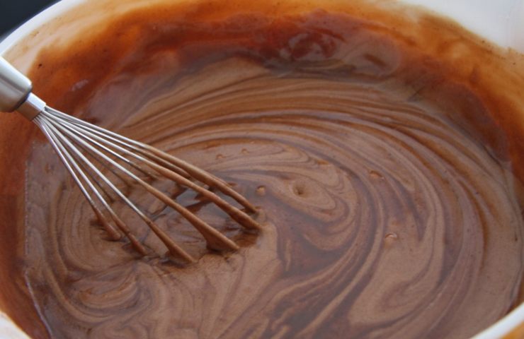 Preparazione torta di cioccolato 