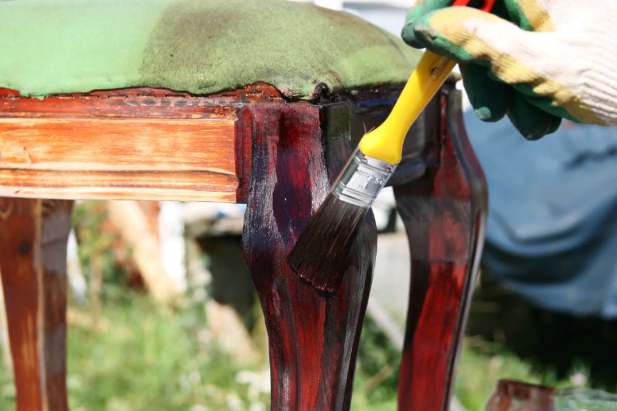 tutorial per sverniciate e verniciare i mobili in legno