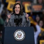 Kamala Harris durante un comizio ad Ann Arbor