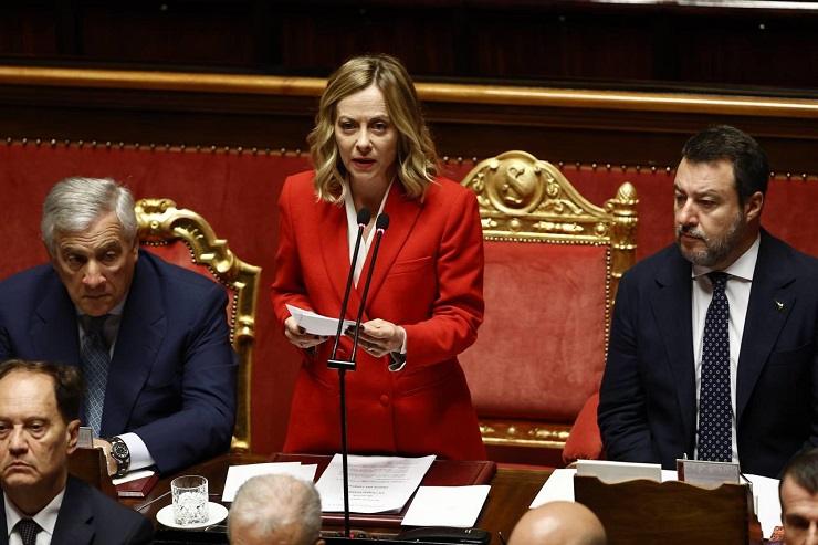 La presidente del Consiglio Giorgia Meloni con i due vicepremier Antonio Tajani e Matteo Salvini in Senato