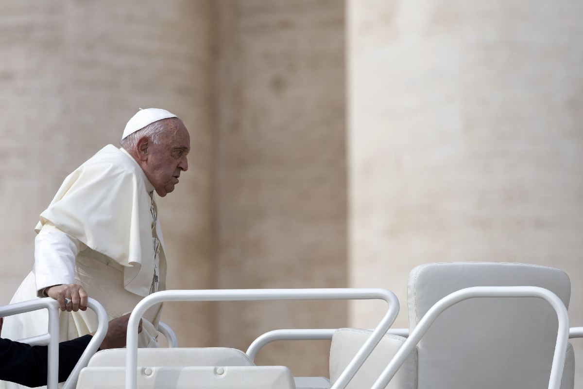 Papa Francesco durante un'udienza a piazza San Pietro