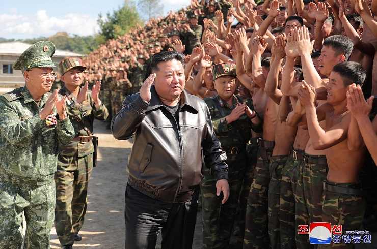 Kim Jong Un visita una base dell'esercito della Corea del Nord