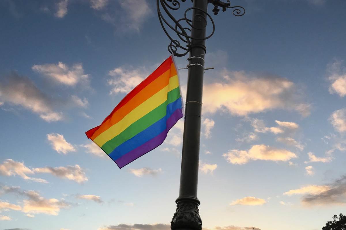 Una bandiera arcobaleno